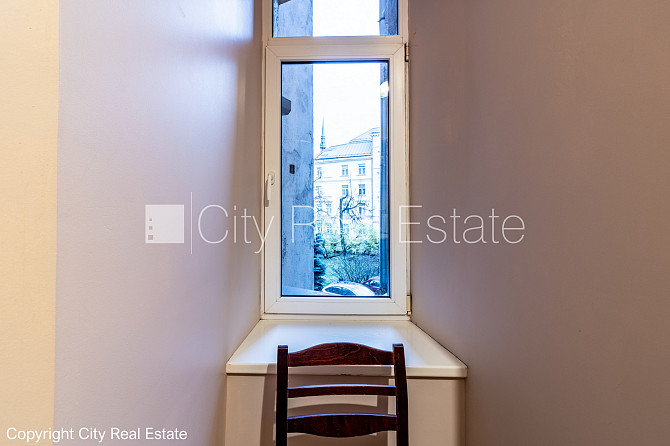 Фасадный дом, реновированный дом, вход с улицы, окна выходят на улицу, Рига - изображение 12