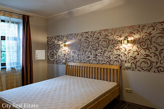 Здание во дворе, реновированный дом, благоустроенная озеленённая территория, Рига - изображение 19