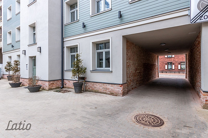 Pārdod mēbelētu un ar sadzīves tehniku aprīkotu vienistabas dzīvokli 2021.gadā būvētā mūra ēkā ar ko Рига - изображение 3