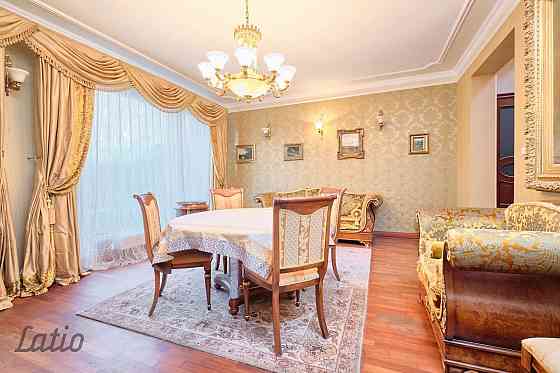 Piedāvājam iegādei kvalitatīvu rindu māju ar sakoptu un apzaļumotu teritoriju, mierīgā privātmāju ap Рига