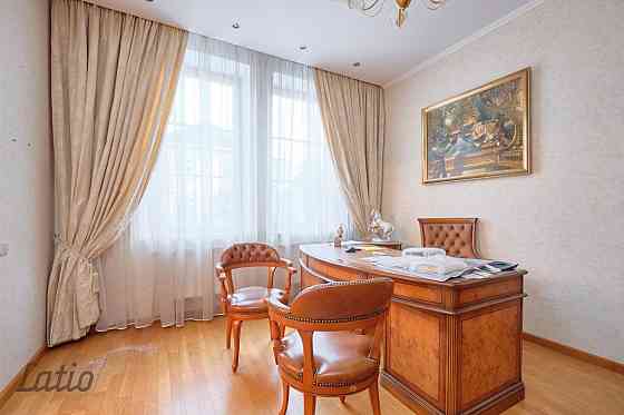 Piedāvājam iegādei kvalitatīvu privātmāju ar sakoptu un apzaļumotu teritoriju, klusā privātmāju apbū Рига