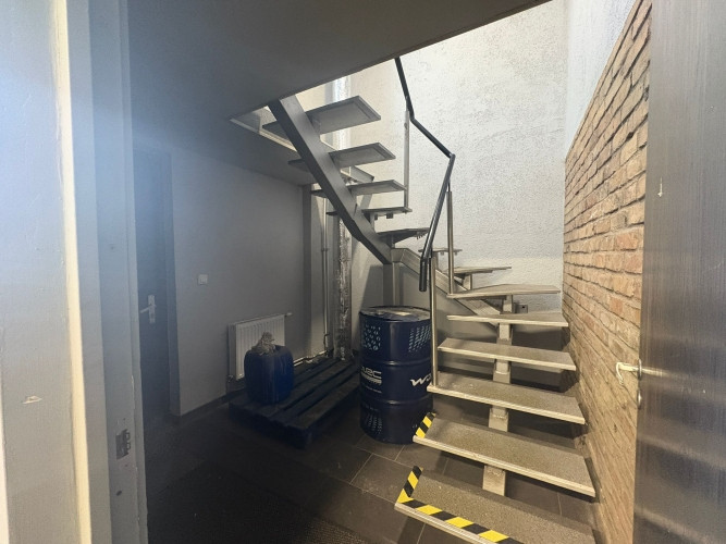 Tiek nomāta multi funkcionāla ēka 300 m Ir vieta ērtai auto novietošanai un piebraukšanai. Rīga - foto 4