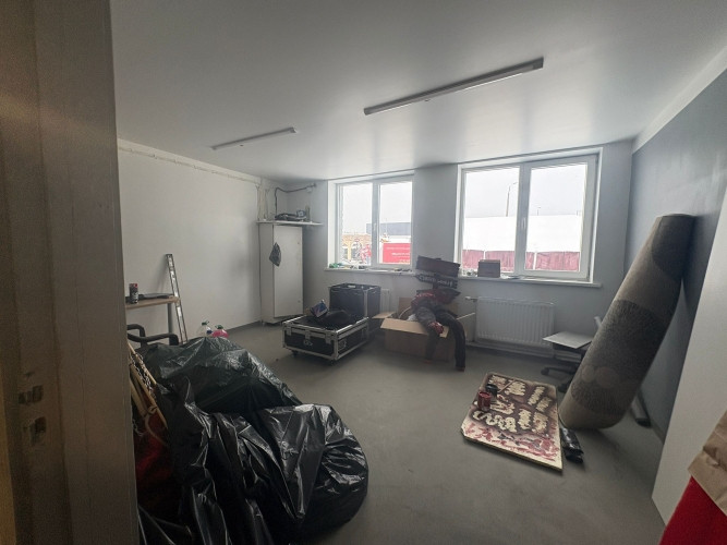 Tiek nomāta multi funkcionāla ēka 300 m Ir vieta ērtai auto novietošanai un piebraukšanai. Rīga - foto 6