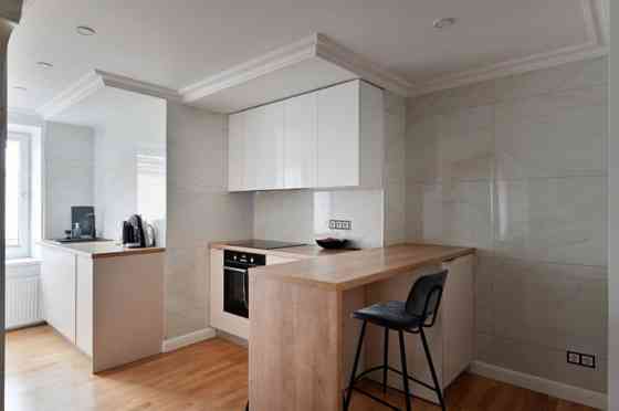 Izīrē mājīgu 2 istabu dzīvokli pašā Rīgas Centrā!  Saulains dzīvoklis kura logi ir vērsti uz pagalma Рига