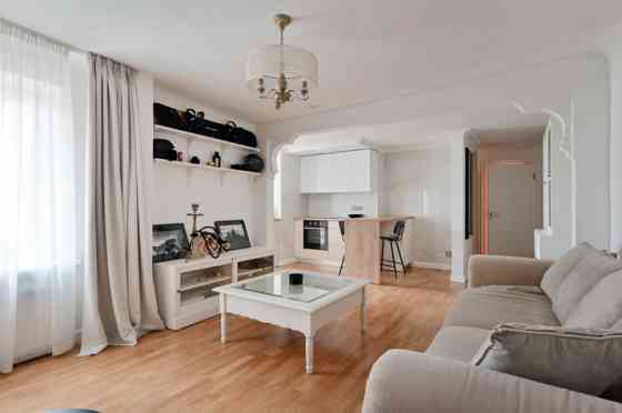 Izīrē mājīgu 2 istabu dzīvokli pašā Rīgas Centrā!  Saulains dzīvoklis kura logi ir vērsti uz pagalma Рига