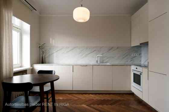 Со вкусом и продуманная квартира-студия в центре Риги.  Расположена в Рига