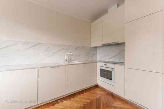 Со вкусом и продуманная квартира-студия в центре Риги.  Расположена в Рига