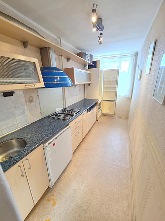 Фасадный дом, место для машины, вход с улицы, лифт, лоджия 4 м2, изолированная Рига - изображение 7