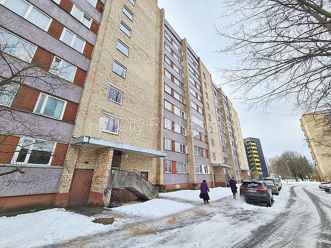 Фасадный дом, место для машины, вход с улицы, лифт, лоджия 4 м2, изолированная Рига - изображение 19