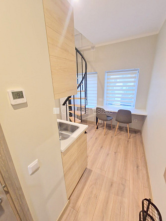 Здание во дворе, реновированный дом, закрытый двор, вход с улицы и со двора, окна Рига - изображение 15