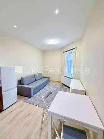 Фасадный дом, реновированный дом, закрытый двор, территория обнесена забором, Рига