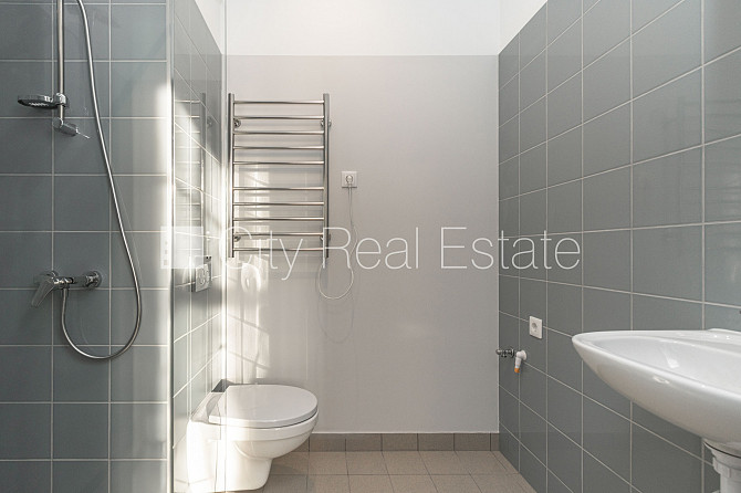 Фасадный дом, реновированный дом, закрытый двор, вход с улицы, лифт, лестничная Рига - изображение 4