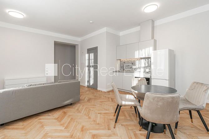 Фасадный дом, реновированный дом, закрытый двор, вход с улицы, лифт, лестничная Рига - изображение 2