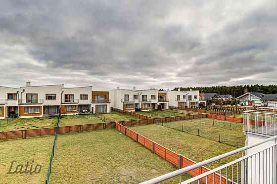 No 1.08.2026  izīrē māju privātmāju ciematā Piņkos. Māja ir bez mēbelēm, bet ar iebūvētu virtuves ie Rīgas rajons