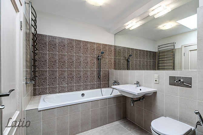 izīrē no 01.05.2026 māju privātmāju ciematā Piņkos. Māja ir bez mēbelēm, bet ar Rīgas rajons - foto 3