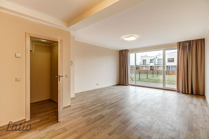 izīrē no 01.05.2026 māju privātmāju ciematā Piņkos. Māja ir bez mēbelēm, bet ar Rīgas rajons - foto 1