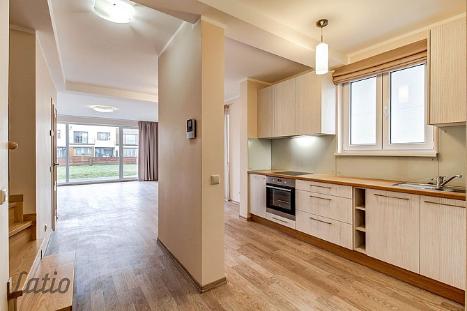 izīrē no 01.05.2026 māju privātmāju ciematā Piņkos. Māja ir bez mēbelēm, bet ar Rīgas rajons - foto 2