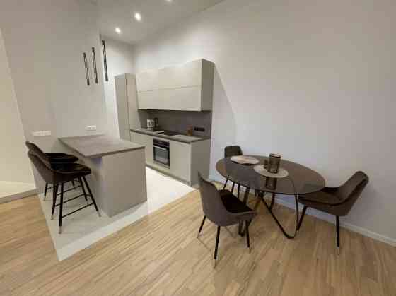 Gaumīgs un tikko remontēts dzīvoklis Rīgas centrā.  Plānojums:  + Plaša viesistaba, kas apvienota ar Рига