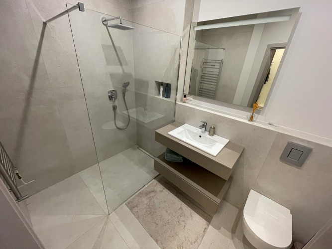 Gaumīgs un tikko remontēts dzīvoklis Rīgas centrā.  Plānojums:  + Plaša viesistaba, kas Rīga - foto 9