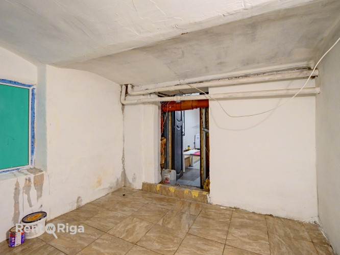 Pārdod mākslinieku darbnīcas telpas jūgendstila ēkā.  Īpašuma priekšrocības: +Lieliska Rīga - foto 4