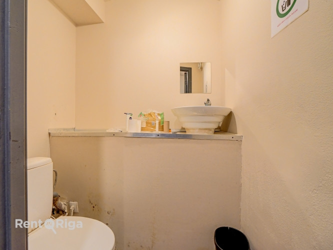 Pārdod mākslinieku darbnīcas telpas jūgendstila ēkā.  Īpašuma priekšrocības: +Lieliska Rīga - foto 9