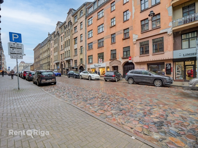 Pārdod mākslinieku darbnīcas telpas jūgendstila ēkā.  Īpašuma priekšrocības: +Lieliska Rīga - foto 1