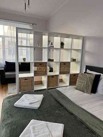 Реновированный дом, студио, кухня объединена с гостинной, покрашенные стены, Rīga