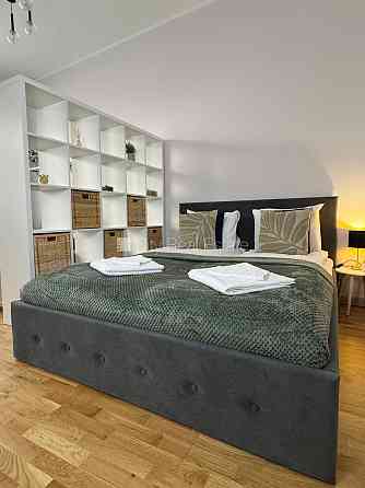 Реновированный дом, студио, кухня объединена с гостинной, покрашенные стены, Rīga