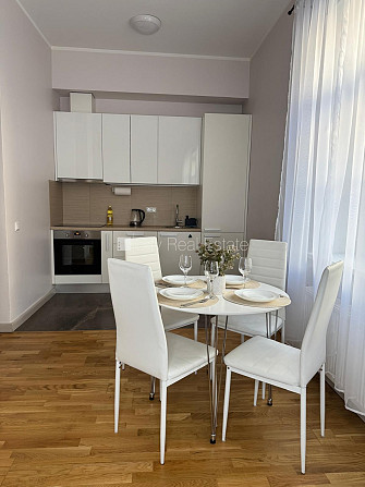 Renovēta māja, studio tipa, virtuve apvienota ar viesistabu, krāsotas sienas, jauna santehnika, Rīga - foto 4