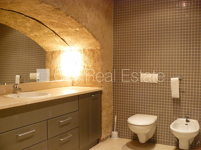 Фасадный дом, реновированный дом, вход с улицы, лестничная клетка после Рига - изображение 19