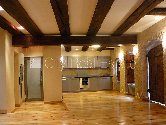 Фасадный дом, благоустроенный озеленённый двор, закрытый двор, территория Рига - изображение 2