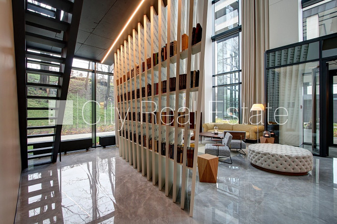 Здание во дворе, реновированный дом, вход со двора, лифт, окна выходят в обе Рига - изображение 18