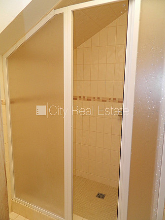 Fasādes māja, renovēta māja, slēgts pagalms, ieeja no ielas, ir lifts, kāpņu telpa bez Rīga - foto 17