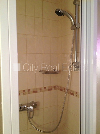 Fasādes māja, renovēta māja, slēgts pagalms, ieeja no ielas, ir lifts, kāpņu telpa bez Rīga - foto 18