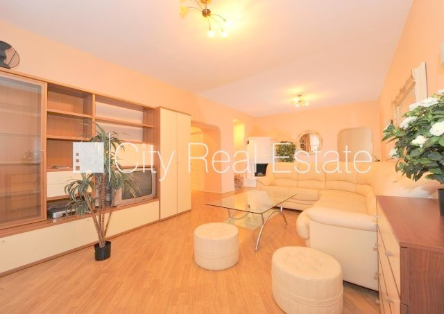 Tiek pārdots namīpašums Jaunjelgavas pilsētas centrā, kas sastāv no 7 dzīvokļiem. Lielisks Jaunjelgava - foto 14