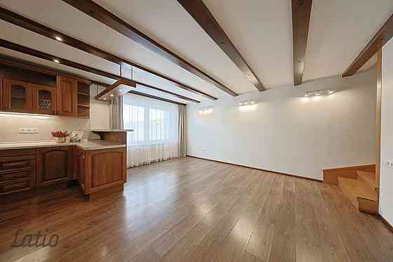 Pārdošanā plašs un kvalitatīvs 5-istabu divstāvu dzīvoklis Valmierā, Viestura laukumā
Piedāvājumā el Валмиера и Валмиерский край