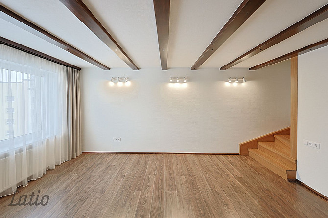 Pārdošanā plašs un kvalitatīvs 5-istabu divstāvu dzīvoklis Valmierā, Viestura laukumā
Piedāvājumā el Валмиера и Валмиерский край - изображение 10