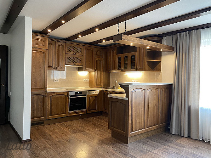 Pārdošanā plašs un kvalitatīvs 5-istabu divstāvu dzīvoklis Valmierā, Viestura laukumā
Piedāvājumā el Валмиера и Валмиерский край - изображение 3