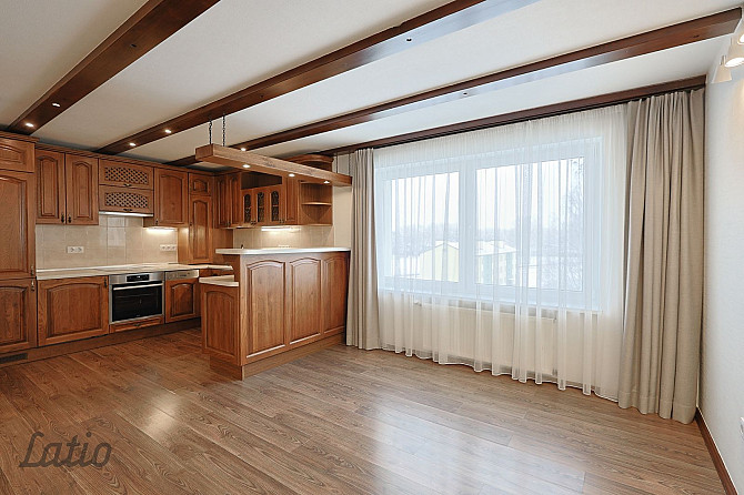 Pārdošanā plašs un kvalitatīvs 5-istabu divstāvu dzīvoklis Valmierā, Viestura laukumā
Piedāvājumā el Валмиера и Валмиерский край - изображение 8