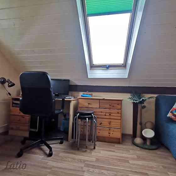 Mājīgs un pārdomāts īpašums Siguldas sirdī  vieta, kur pilsēta satiekas ar dabu.Pārdošanā tiek piedā Cигулда