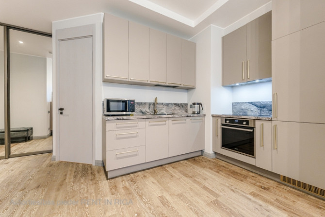 Элегантная двухкомнатная квартира в аренду в тихом центре, в посольском районе Рига - изображение 3