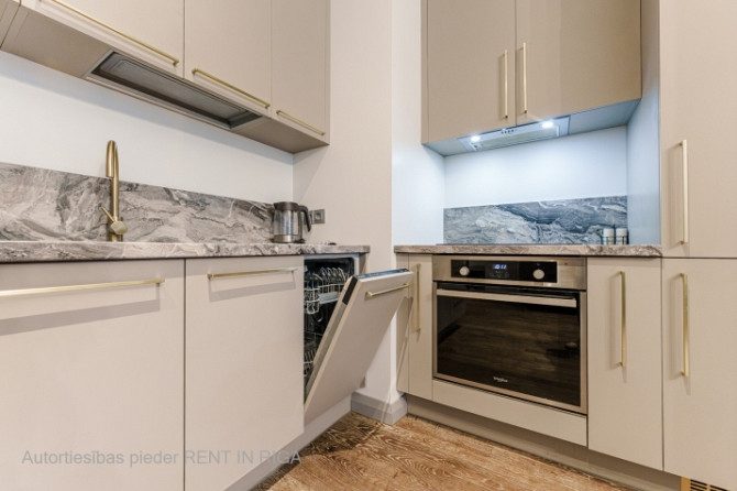 Элегантная двухкомнатная квартира в аренду в тихом центре, в посольском районе Рига - изображение 4