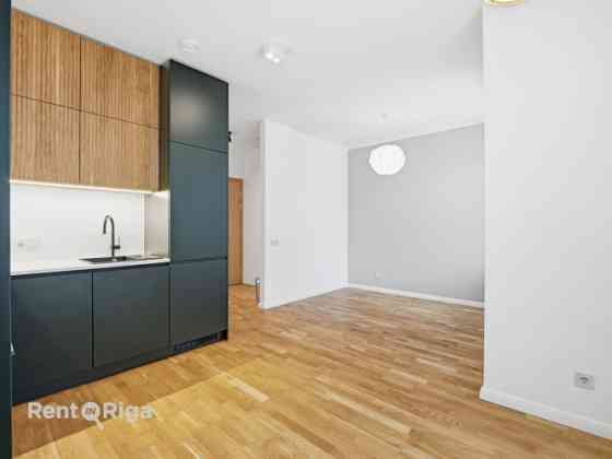 Piedāvājumā  kvalitatīvi un pārdomāti plānots 3-istabu dzīvoklis Āgenskalnā, vienā no Rīgas zaļākaji Rīga