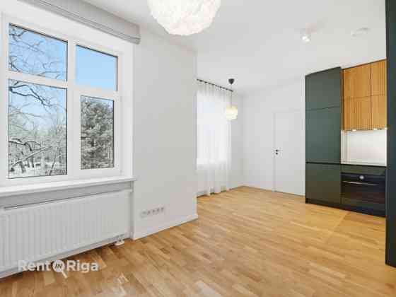 Piedāvājumā  kvalitatīvi un pārdomāti plānots 3-istabu dzīvoklis Āgenskalnā, vienā no Rīgas zaļākaji Rīga