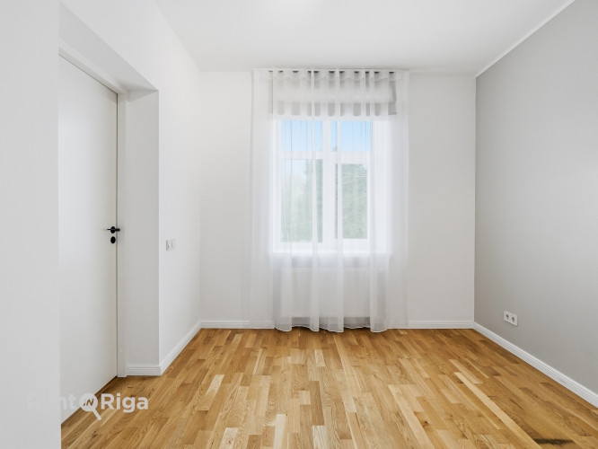 Piedāvājumā  kvalitatīvi un pārdomāti plānots 3-istabu dzīvoklis Āgenskalnā, vienā no Rīga - foto 5