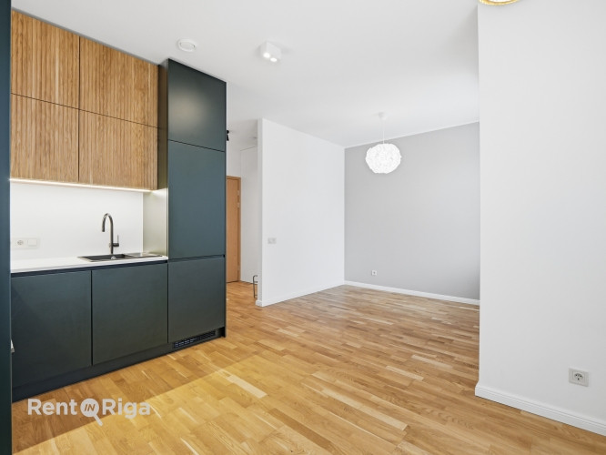 Piedāvājumā  kvalitatīvi un pārdomāti plānots 3-istabu dzīvoklis Āgenskalnā, vienā no Rīga - foto 3