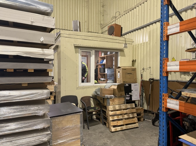 Склад БЕЗ отопления с кран-балкой (5t) в портовом терминале Порт Магнат Рига - изображение 4