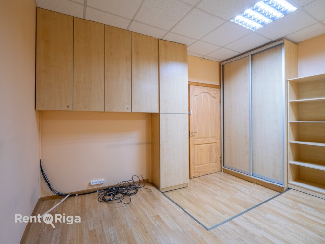 Качественные офисные помещения в самом центре Риги, на улице Дзирнаву.  Окна Рига - изображение 3