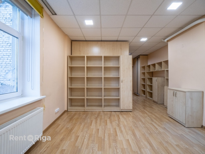 Качественные офисные помещения в самом центре Риги, на улице Дзирнаву.  Окна Рига - изображение 2