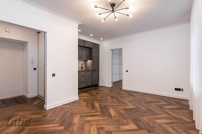 Pārdod gaumīgi atjaunotu, kompaktu trīsistabu dzīvokli renovētā ēkā Grīziņkalnā, Rīga - foto 4